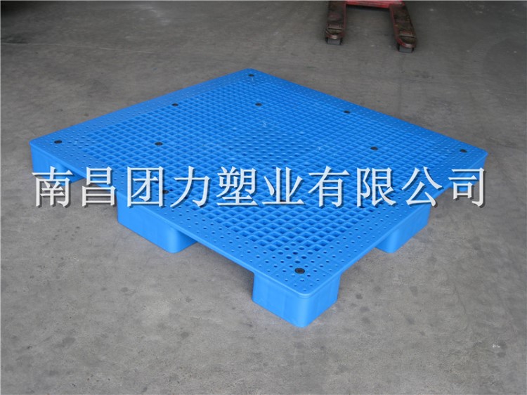 生產(chǎn)銷售大型1515網(wǎng)格大九腳塑料托盤浙江塑料托盤臺(tái)州塑料托盤