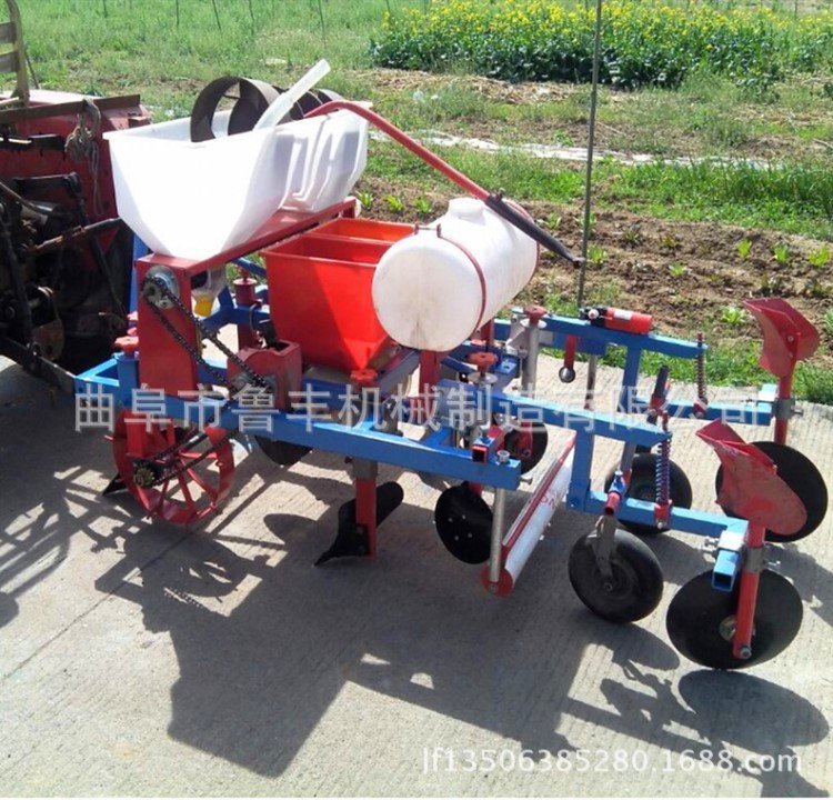 花生播種起壟覆膜機 新型花生播種覆膜機 花生播種噴藥覆膜機價格