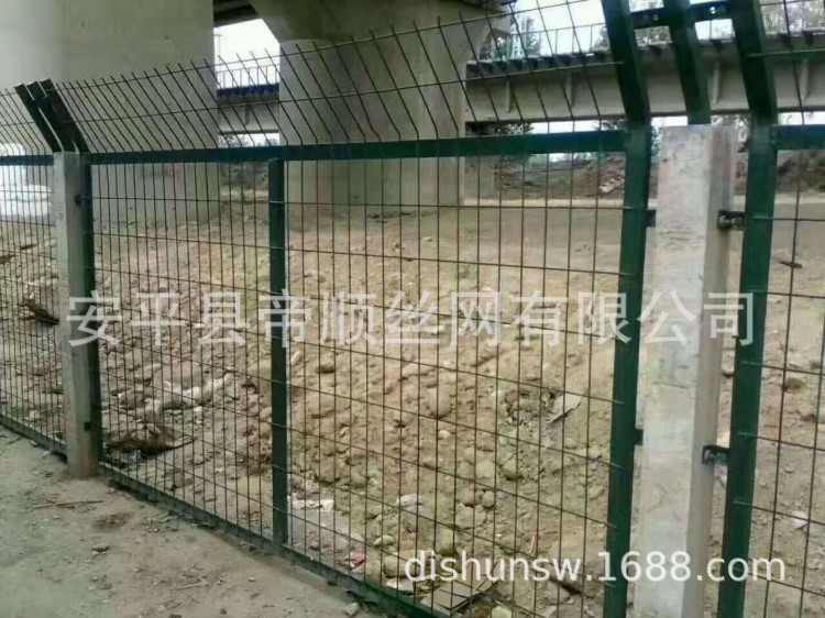 山西鐵路防護柵欄   金屬浸塑網片