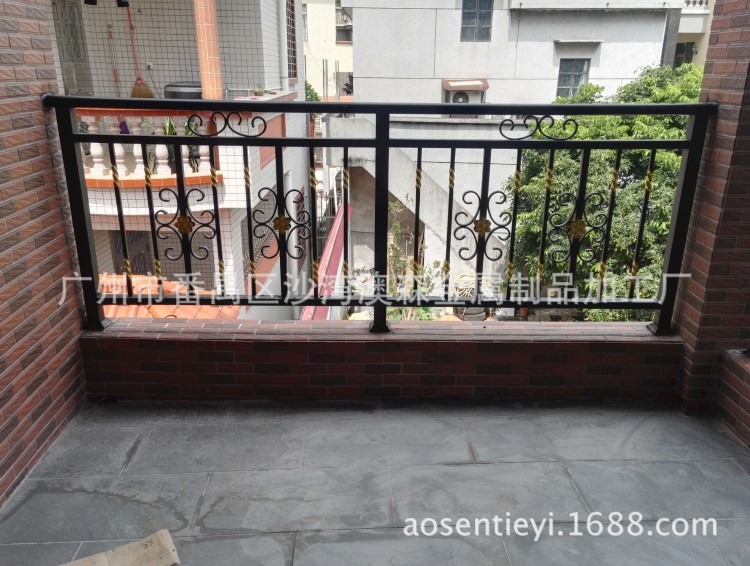 廠家直銷組裝式熱鍍鋅陽臺護欄鐵藝樓梯扶手歐式隔離陽臺鐵藝欄桿