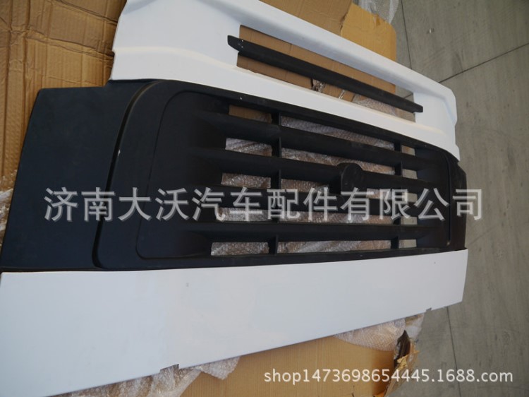 中國(guó)重汽豪沃前臉 駕駛室面板 算熱器面罩 玻璃鋼外飾件