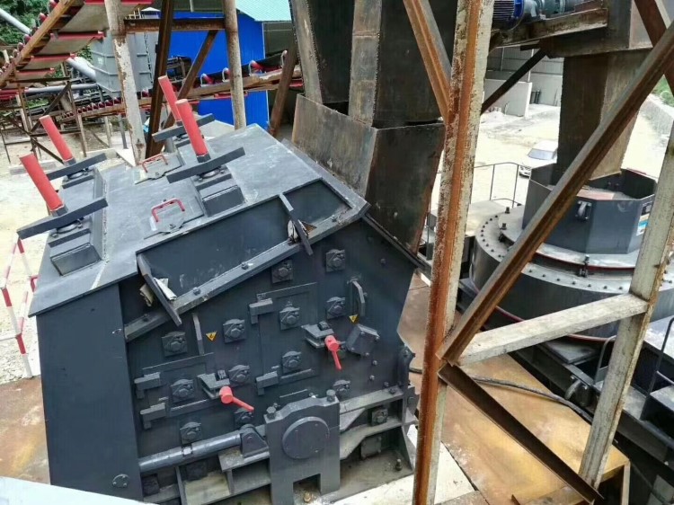 大型石塊反擊式破碎機 反擊式有色金屬礦石移動破碎站