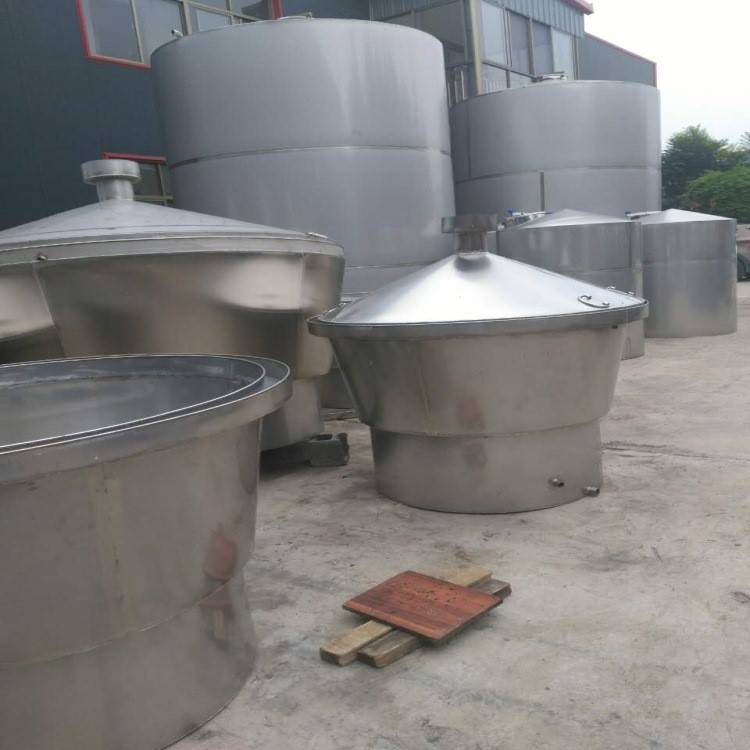 沈陽玉米酒釀酒設(shè)備價(jià)格 高粱酒烤酒設(shè)備 不銹鋼白酒儲(chǔ)存罐型號
