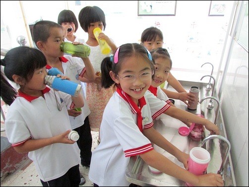 幼儿园小学专用 卡通小型直饮水机设备 大容量小体积