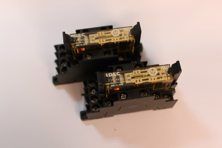 原裝小型繼電器F1V-4A2BL-D24 2觸點(diǎn)和泉帶底座信號繼電器