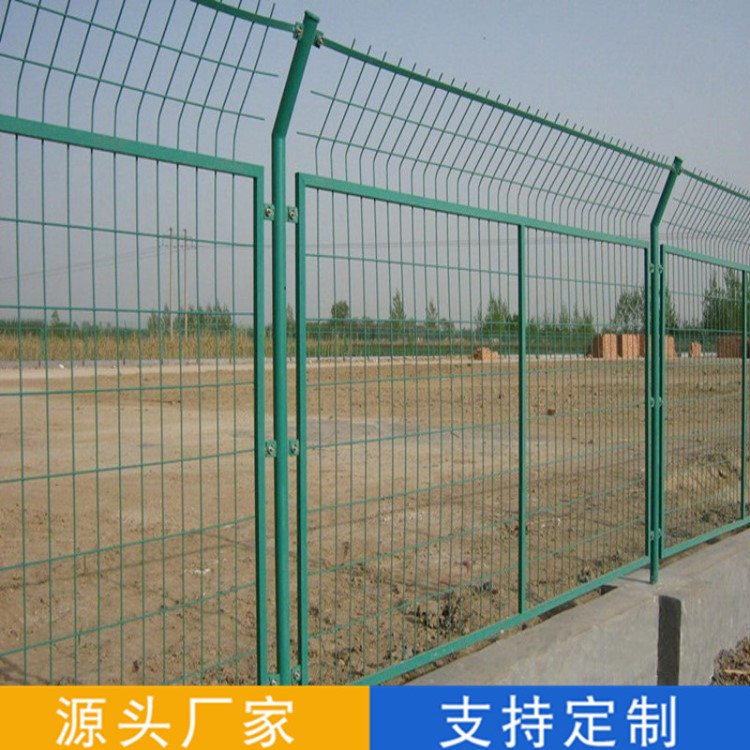 交通框架護(hù)欄網(wǎng) 現(xiàn)貨批發(fā)帶框架鐵絲防護(hù)網(wǎng) 生產(chǎn)隔離圍網(wǎng)柵欄