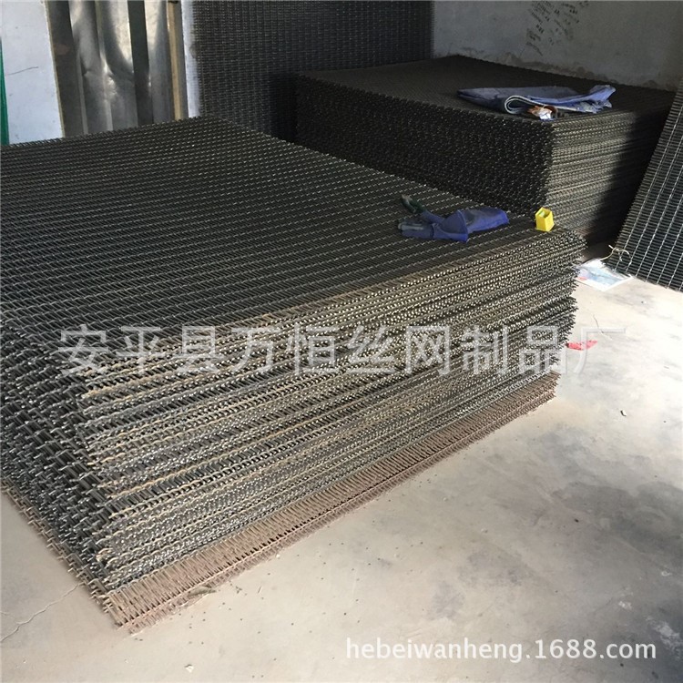 加工定做 400絲黑鐵絲養豬網 3*3m養豬軋花網片 山東濰坊羊圈底網