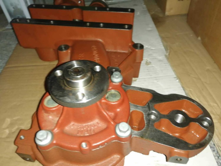 解放J6龍V青島沃爾沃挖掘機臨工三一道依茨發(fā)動機D04506522水泵