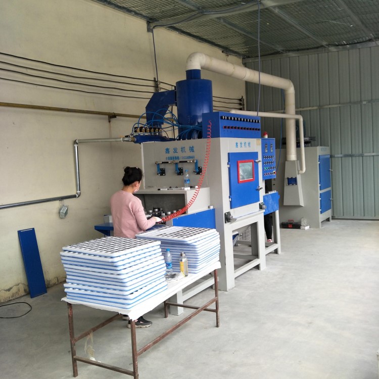 廠家供應(yīng)自動(dòng)吹砂機(jī)大型通過(guò)式噴砂機(jī)鋁材板材表面處理自動(dòng)噴沙機(jī)