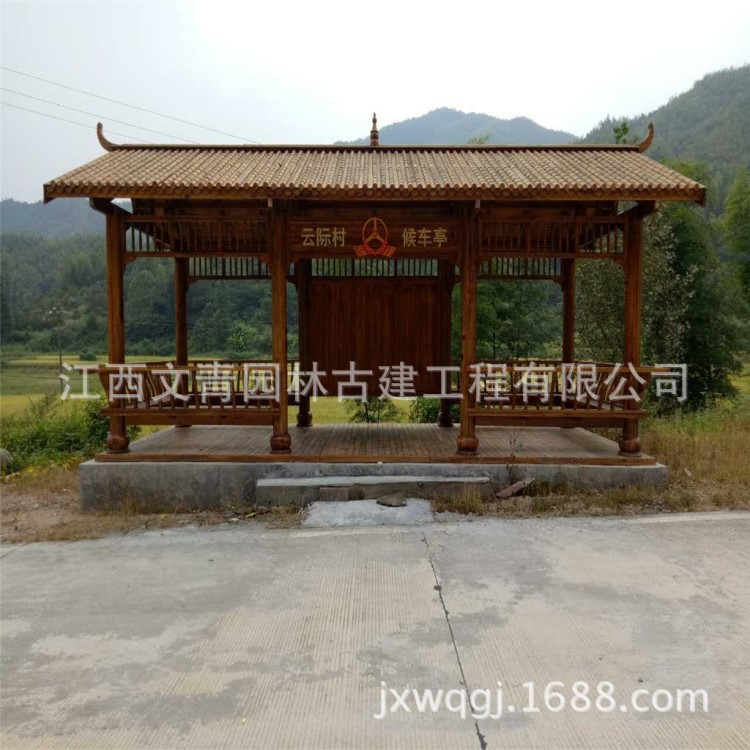 廠家直銷(xiāo)古建長(zhǎng)廊樟子松實(shí)木候車(chē)亭炭化木仿古停車(chē)棚