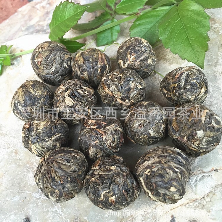 2015年班章古树茶 珍藏料 高端 生茶饼 普洱茶春茶 龙珠普洱