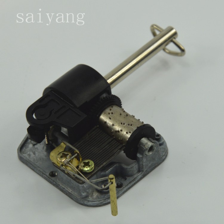 賽洋18ND02 帶鐵絲開關(guān)三角環(huán)鑰匙側(cè)面上鏈音樂鈴八音琴機芯