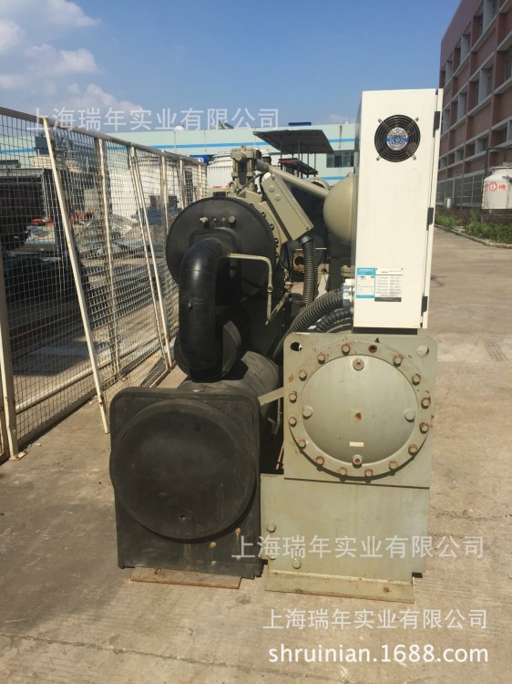 出售一臺(tái)二手螺桿式冷水機(jī)組KCWF1150B-BBA