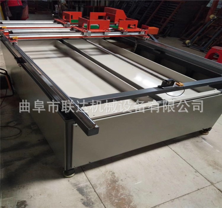 曲阜雙氣缸氣動組角機(jī) 金剛網(wǎng)紗窗組角機(jī) 鋁合金門窗組角機(jī)制造
