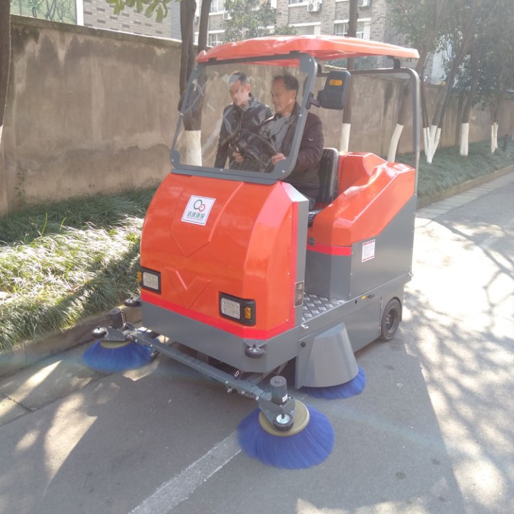 陜西西安掃地機(jī) 甘肅電動(dòng)掃地機(jī) 青海駕駛式掃地車 新疆清掃機(jī)