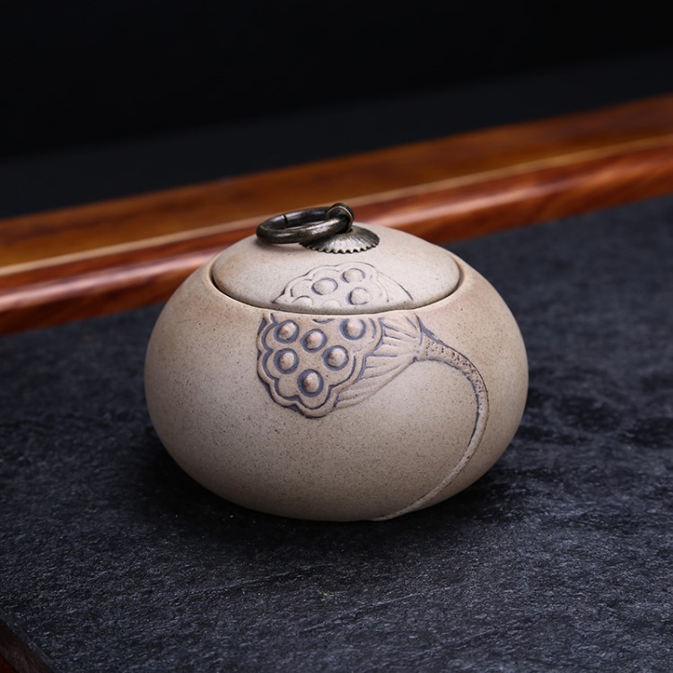 迷你浮雕荷花陶瓷茶葉罐復(fù)古巖泥密封罐粗陶罐子批發(fā)可定制