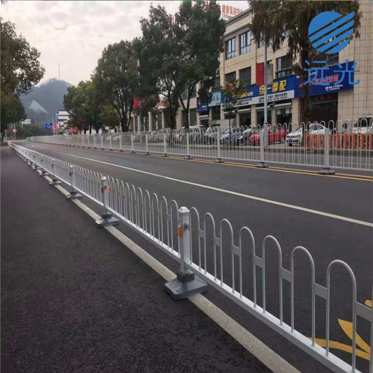 供應熱鍍鋅京式道路護欄道路交通M型護欄市政隔離U型護欄生產廠家