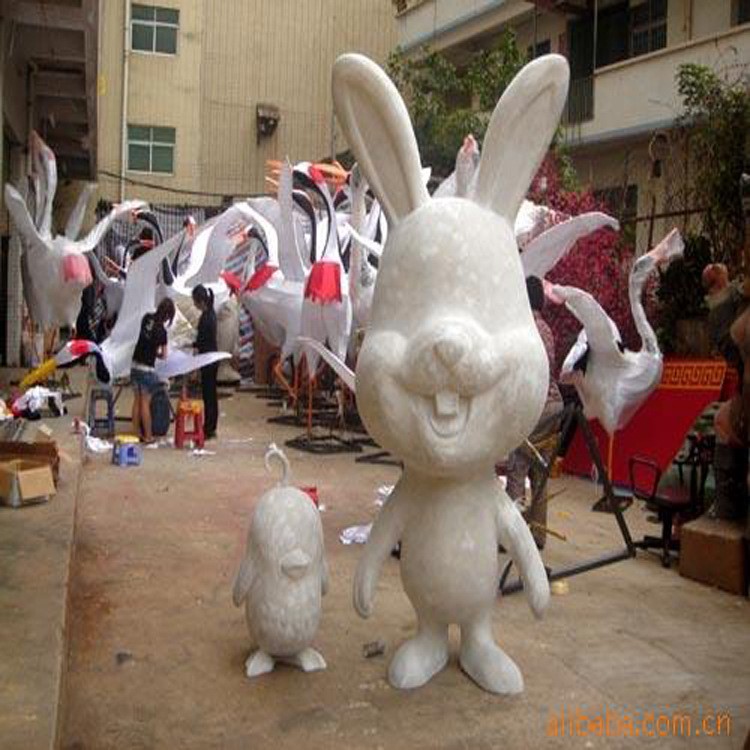 新款優(yōu)品庫櫥窗展示影視道具卡通造動物造型泡沫雕塑加工制作