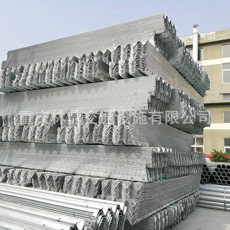 重慶半鋼型鍍鋅國標(biāo)波形護(hù)欄高速公路護(hù)欄塑鋼護(hù)欄廠家工程