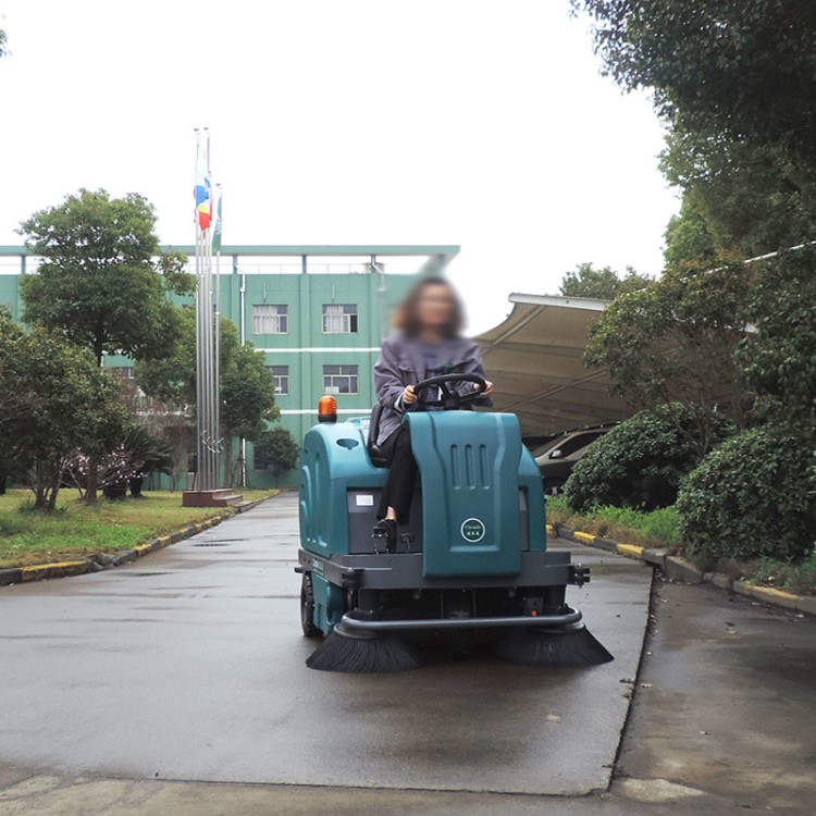 大型駕駛式掃地車園林物業(yè)電動掃地機(jī)工業(yè)型自動地面保潔掃路設(shè)備