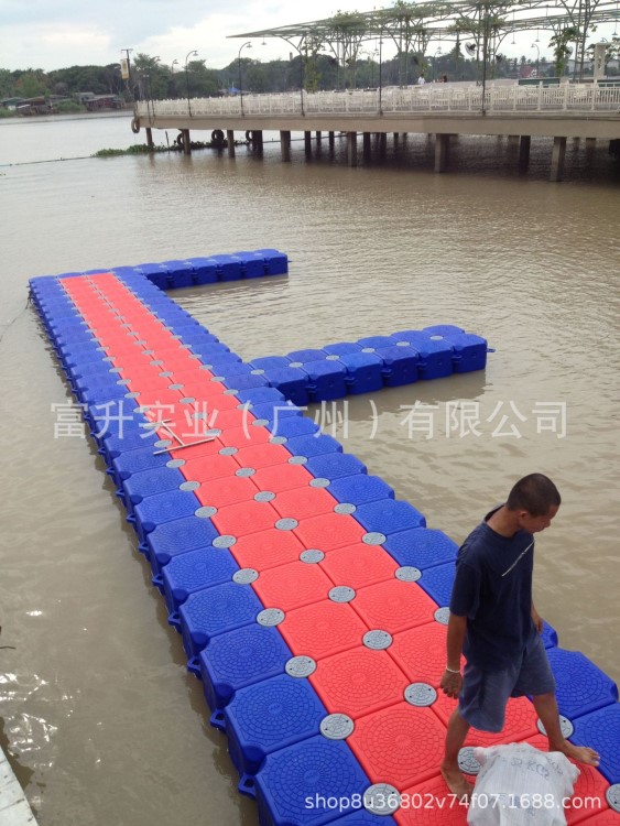 雙體（連體）抗風高強度海上游艇泊位小型摩托艇泊位景觀浮橋