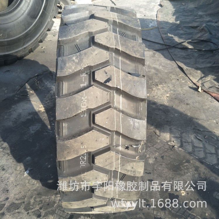 現(xiàn)貨 前進(jìn) 315/70R22.5 全鋼卡車輪胎 真空胎 越野人字花紋