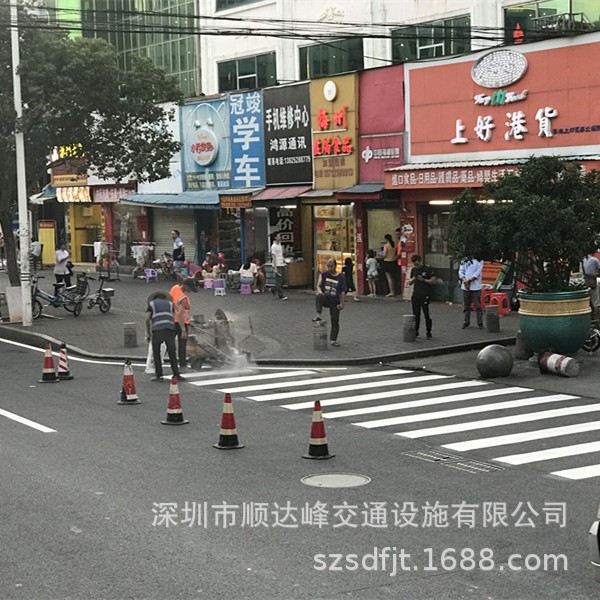 厂家施工热熔标线路面导向箭头斑马线减速线道路菱形禁停网格