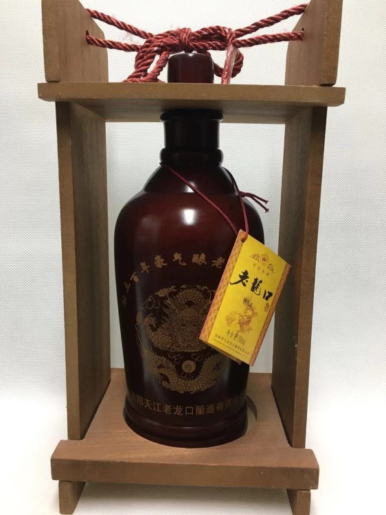 中華老字號 天江老龍口 52度雕花龍木架 500ml濃香型白酒廠家直銷