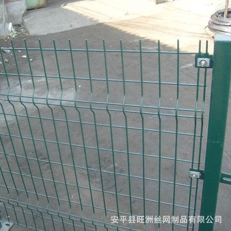桃型柱護欄網農村養殖網雙邊絲護欄網圈地圍欄網綠色鐵絲圍欄網價