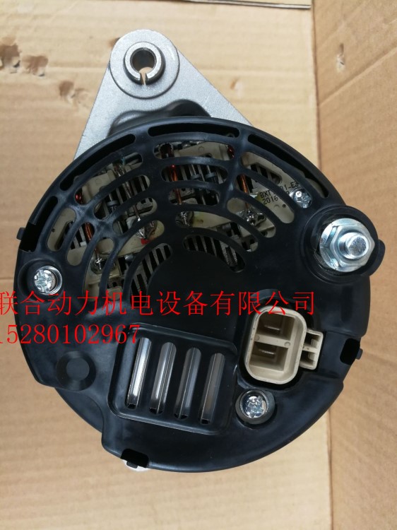 斗山DX70挖機(jī)發(fā)電機(jī)12V 90A山貓發(fā)電機(jī) 大宇挖機(jī)發(fā)電機(jī) 挖機(jī)水箱