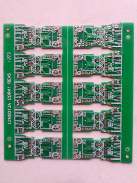 訂做無(wú)線鼠標(biāo)PCB電路板，0.8板厚噴錫工藝鼠標(biāo)電路板制造商