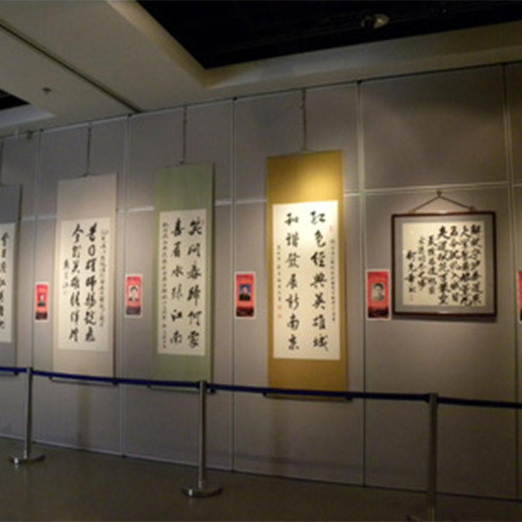 博物館移動(dòng)展板生產(chǎn)廠家字畫書畫展板定做 掛畫軌道展板移動(dòng)展墻