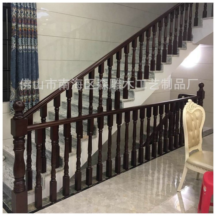 廠家直銷實木樓梯 室內(nèi)旋轉(zhuǎn)樓梯柱 實木樓梯定制批發(fā) 現(xiàn)貨供應(yīng)