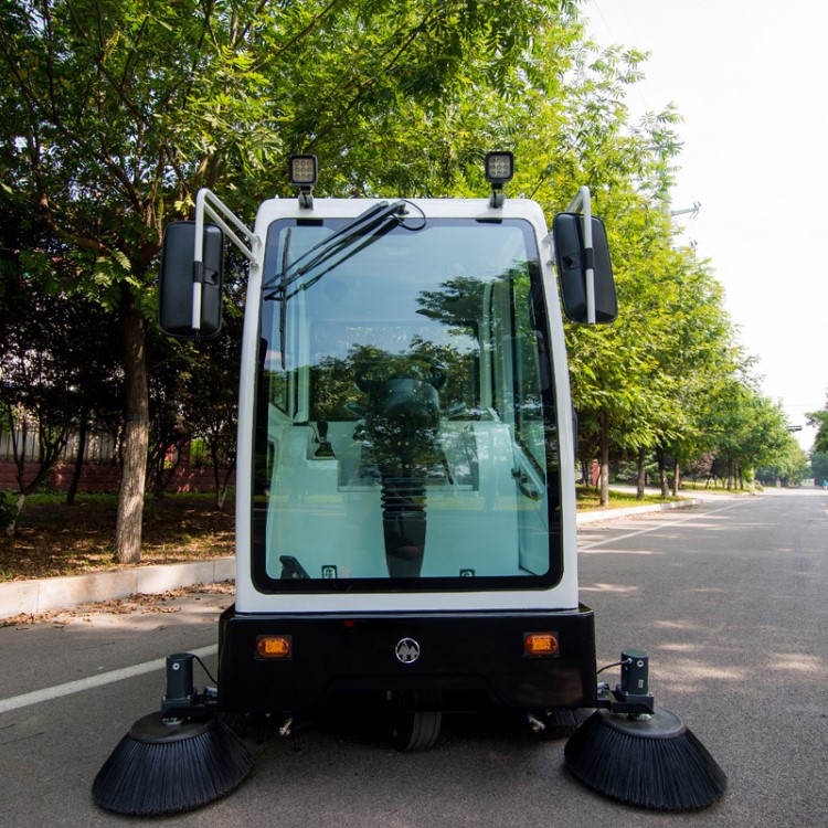 小林牌XLS-1900電動(dòng)掃地車城市環(huán)衛(wèi)道路清掃保潔設(shè)備廠家直銷