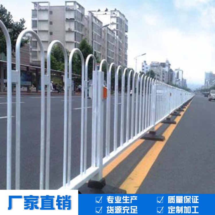 供应热镀锌京式道路护栏 厂家直销道路交通M型护栏 市政道路护栏