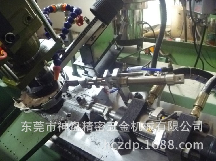 供應全自動橫式齒輪式牙距自動攻牙機及振動盤震動盤料倉