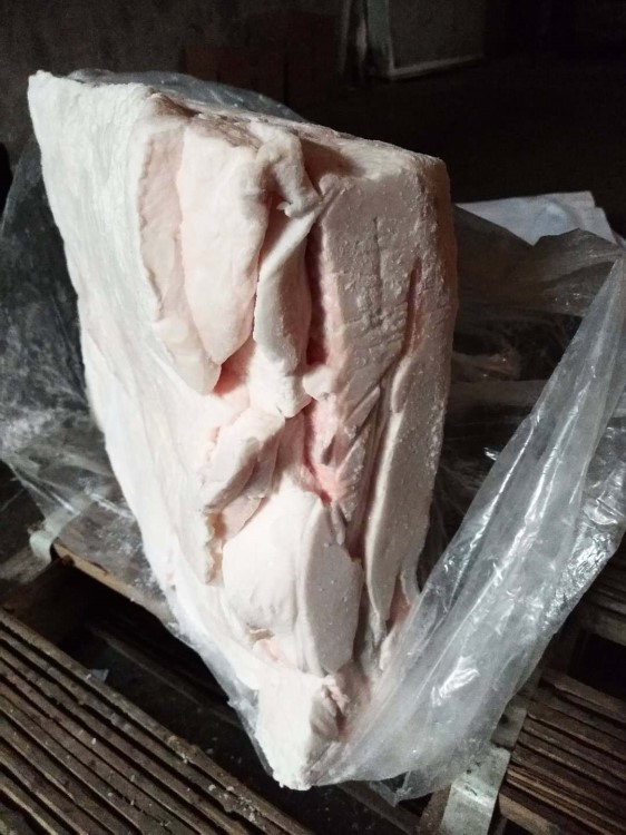 廠家直銷冷凍豬肥膘，脊膘，板油等豬產品