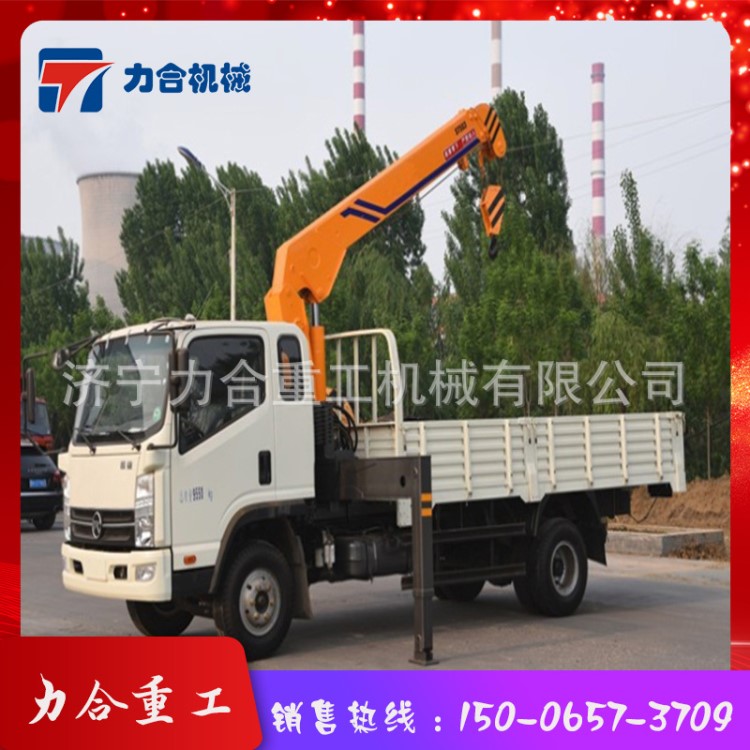 小型汽車底盤隨車吊 農(nóng)用藍(lán)牌隨車吊機(jī) 徐工臂8噸起重運(yùn)輸車
