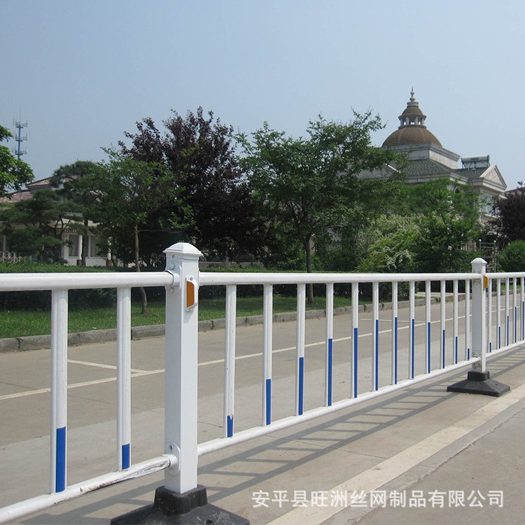 廠家直銷市政交通道路護(hù)欄網(wǎng) 道路中間隔離網(wǎng) 綠化帶隔離護(hù)欄網(wǎng)