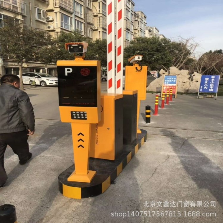 北京小安裝道閘出入口智能車牌識(shí)別道閘一體機(jī)停車場(chǎng)閘機(jī)高清電動(dòng)