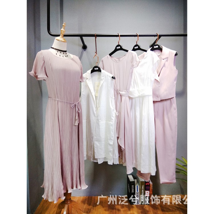 高端品牌【依熏】19夏裝新品時尚休閑連衣群品牌折扣女裝尾貨批發(fā)