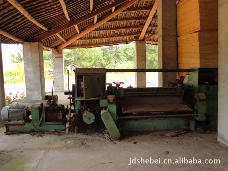 出售二手福建旋切機(jī)，福建4尺有卡旋切機(jī)