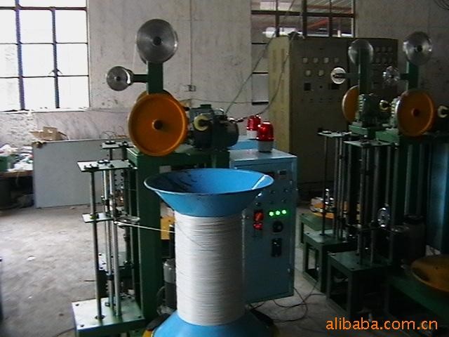 供應(yīng)廣東地區(qū)高速環(huán)保擠出型尼龍包膠線機(jī)
