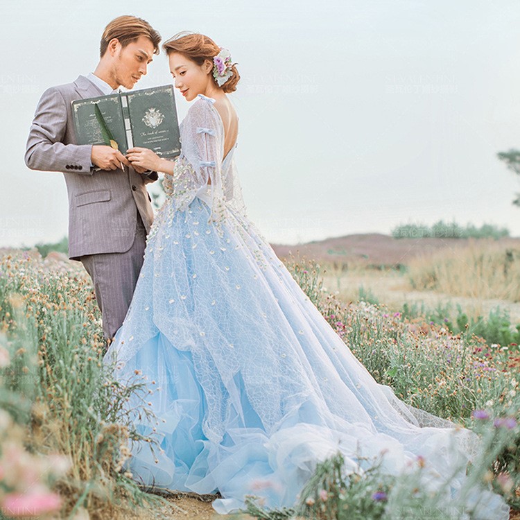 2016新款影楼主题服装蓝色露背长拖尾喇叭袖彩纱外景拍照摄影婚纱