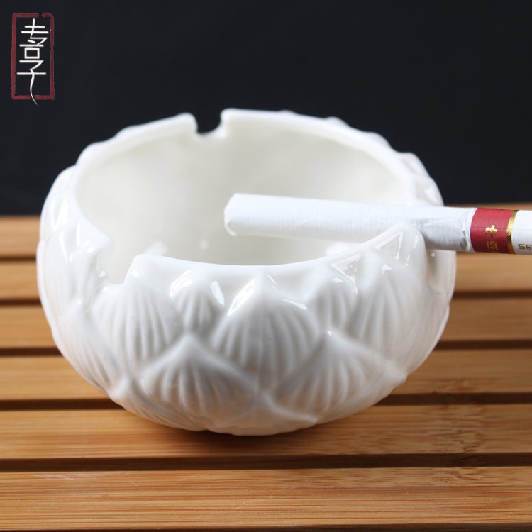 廠家直銷陶瓷煙灰缸居家日用白瓷蓮花功夫茶道配件批發(fā)
