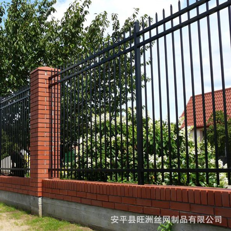 小區圍墻金屬鐵藝護欄廠家 新型廠區圍墻隔離柵欄