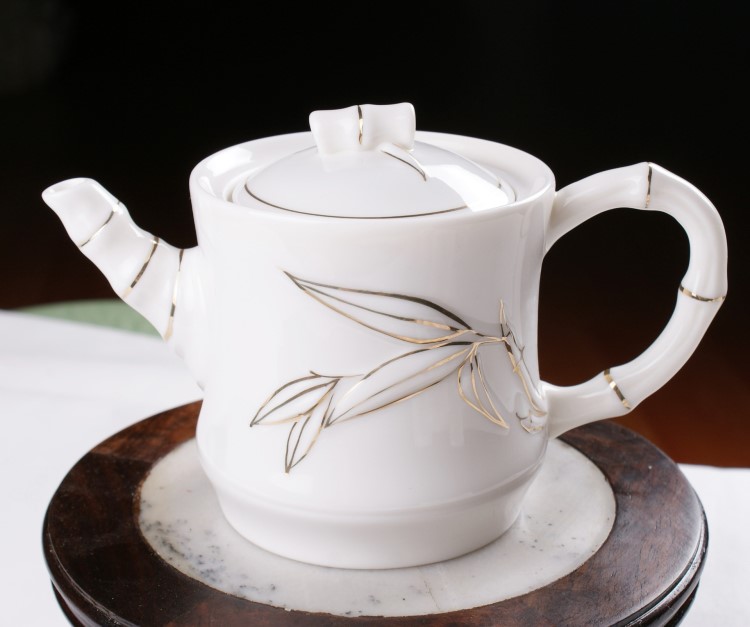 玉瓷窯中國(guó)白德化白瓷茶具套裝陶瓷茶具一壺6杯描金竹節(jié)大杯壺組