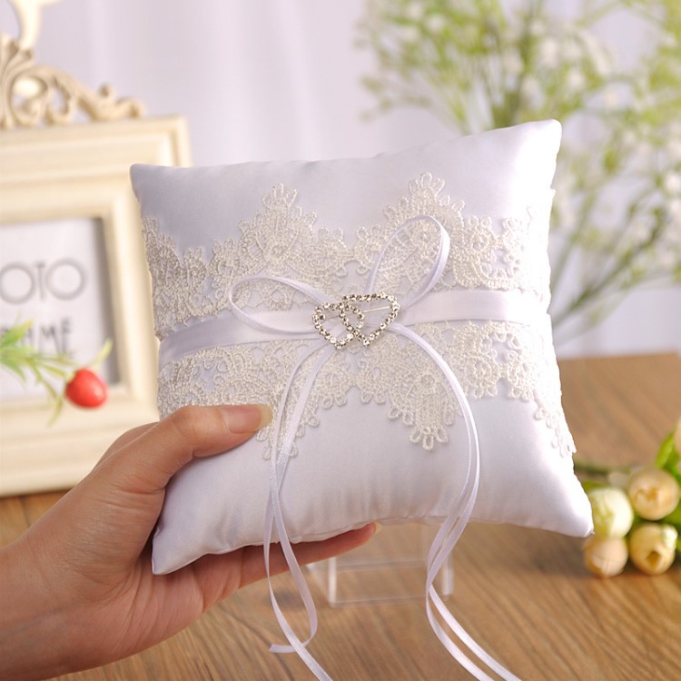 芮緹雅婚慶用品創意手工刺繡雙心戒枕新娘新娘蝴蝶結15*15戒指盒