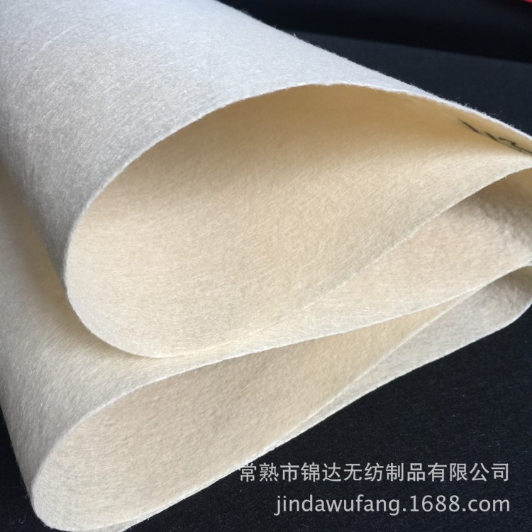  米白色針刺無紡布 行李箱內(nèi)襯布 無紡布生產(chǎn)廠家 無紡卷