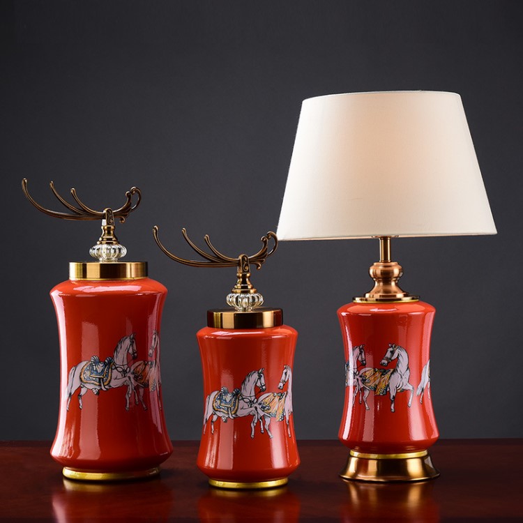 潤(rùn)新廠家批發(fā)歐式陶瓷家居裝飾品高端擺件紅釉馬開(kāi)蓋裝飾客廳擺設(shè)